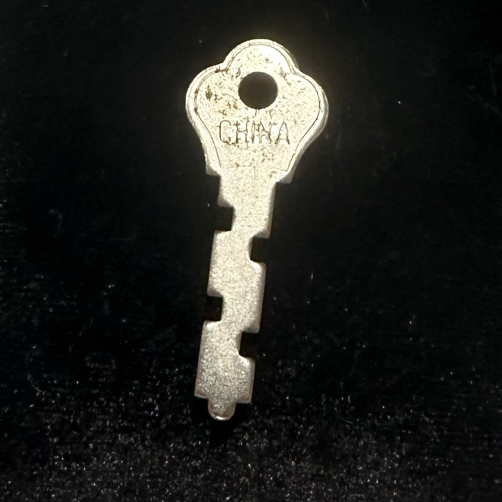 Vintage Key - Picture 2 of 2